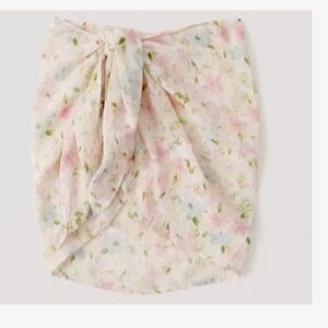 NWOT Abercrombie Floral Pink White Sarong, One Size